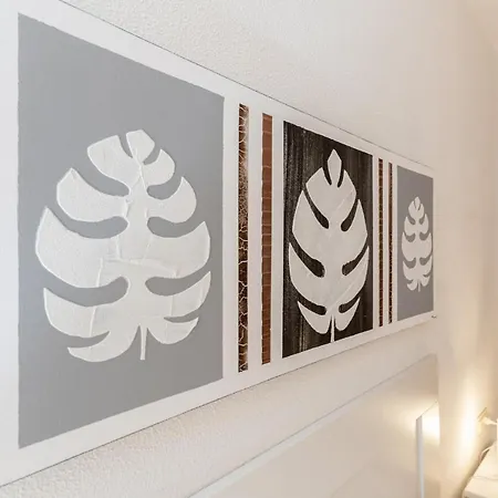 דירה Lovely Next To The Beach