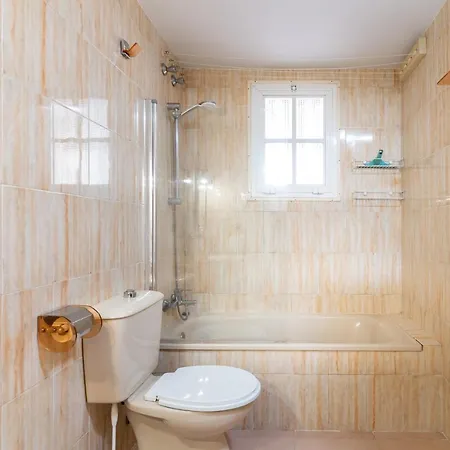 Lovely Next To The Beach דירה